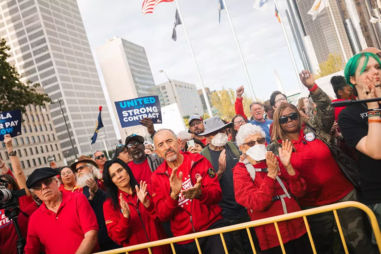 Image: UAW workers rally in support of historic strike in Detroit