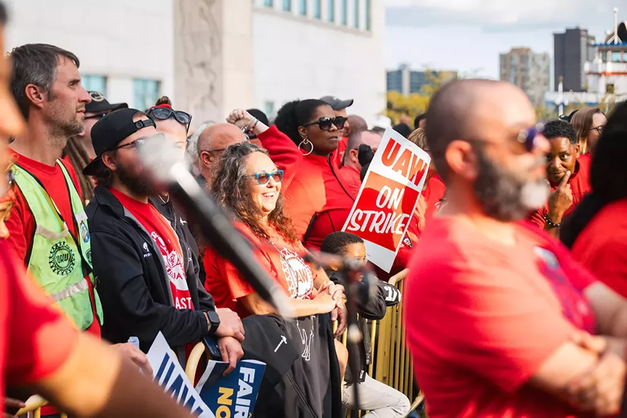 Image: UAW workers rally in support of historic strike in Detroit