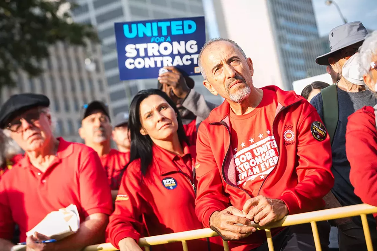 Image: UAW workers rally in support of historic strike in Detroit