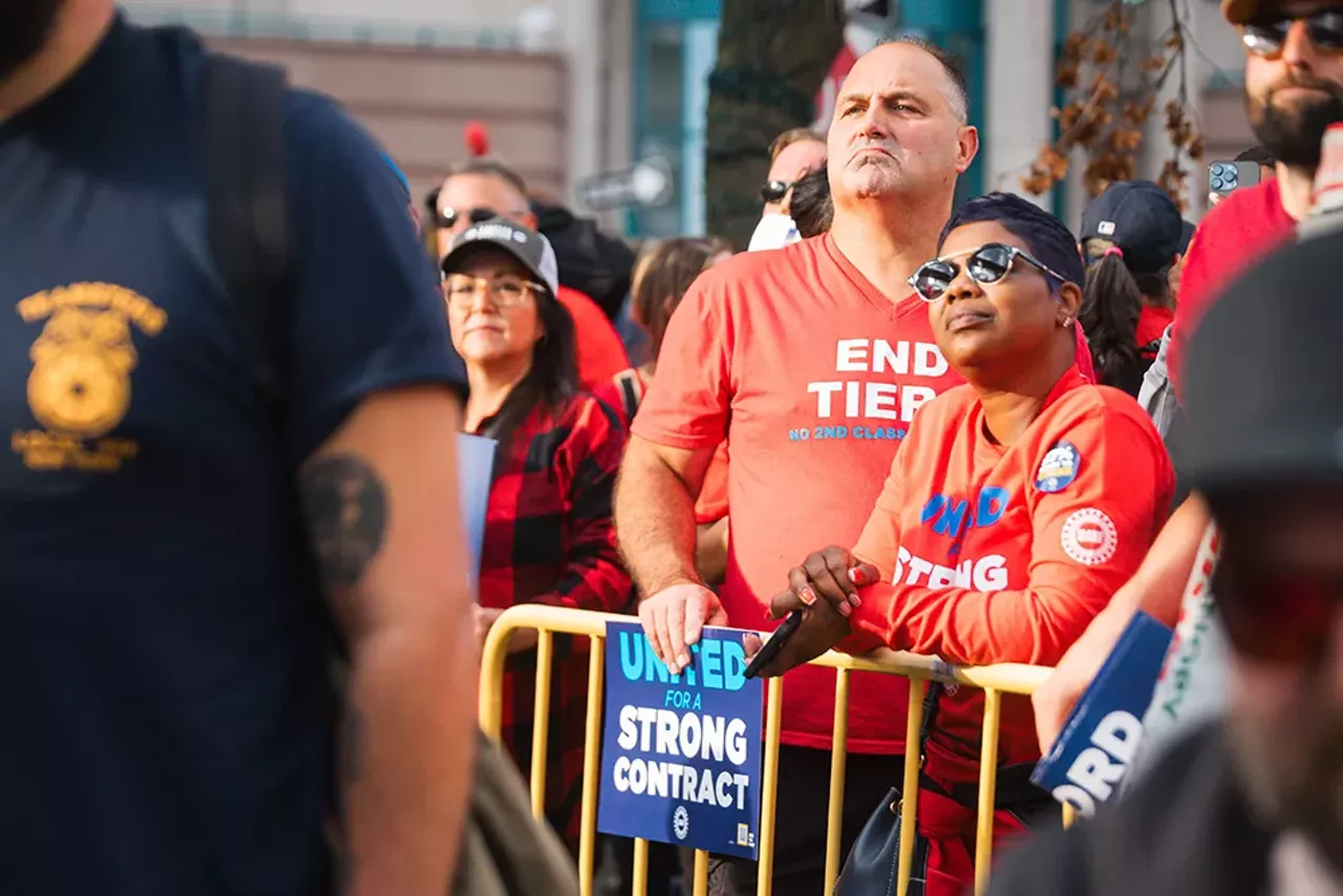 Image: UAW workers rally in support of historic strike in Detroit