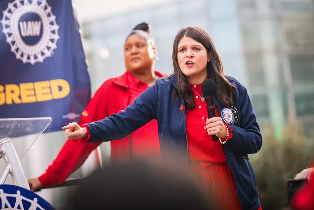 Image: UAW workers rally in support of historic strike in Detroit