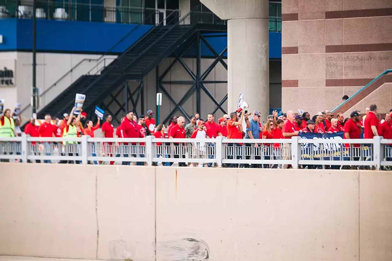 Image: UAW workers rally in support of historic strike in Detroit