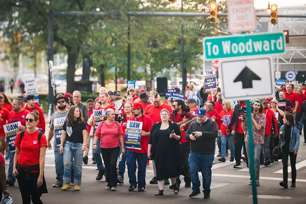 Image: UAW workers rally in support of historic strike in Detroit