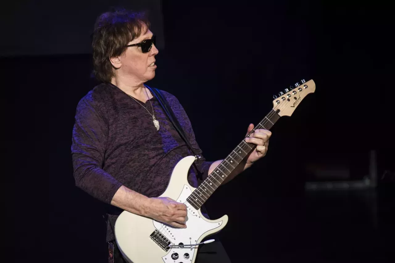 Image: We never stopped believing: Journey and the Doobie Brothers at DTE