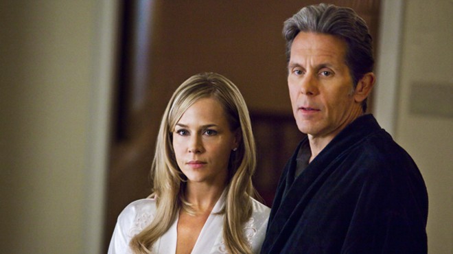 Hot wife (Julie Benz), dirty judge (Gary Cole) in Ricochet.