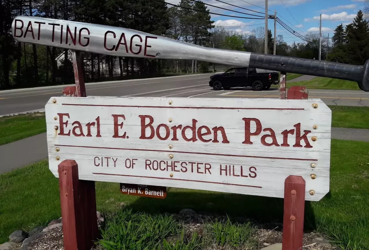 Borden Park 1400 E. Hamlin Rd., Rochester Hills; 248-656-4600 This 143-acre park and sports complex has eight outdoor pickleball courts. Snuggled in a picturesque park, the courts are open from 8 a.m.-dusk when the weather is warm. 